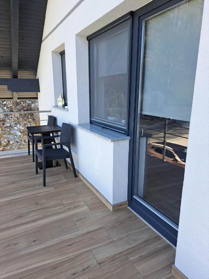 Apartmaji Tisa In Zana Apartment Rovte
