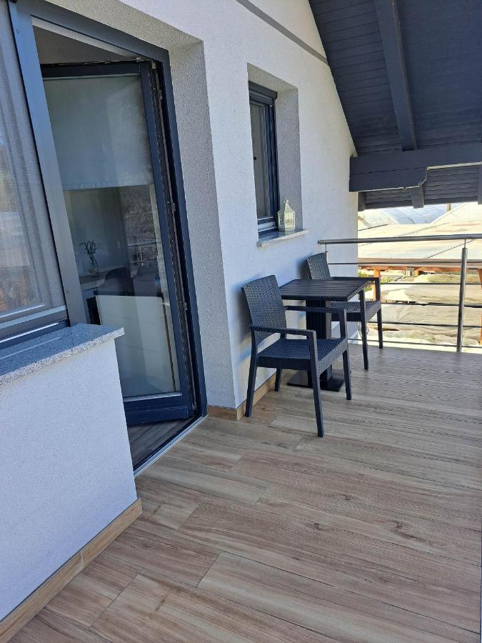 Apartmaji Tisa In Zana Apartment Rovte